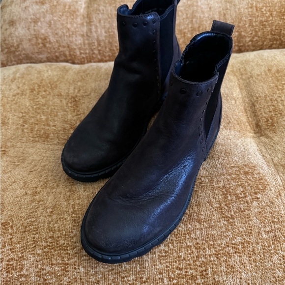 Sorel Brown Lennox Chelsea Stud Boots - Picture 1 of 5